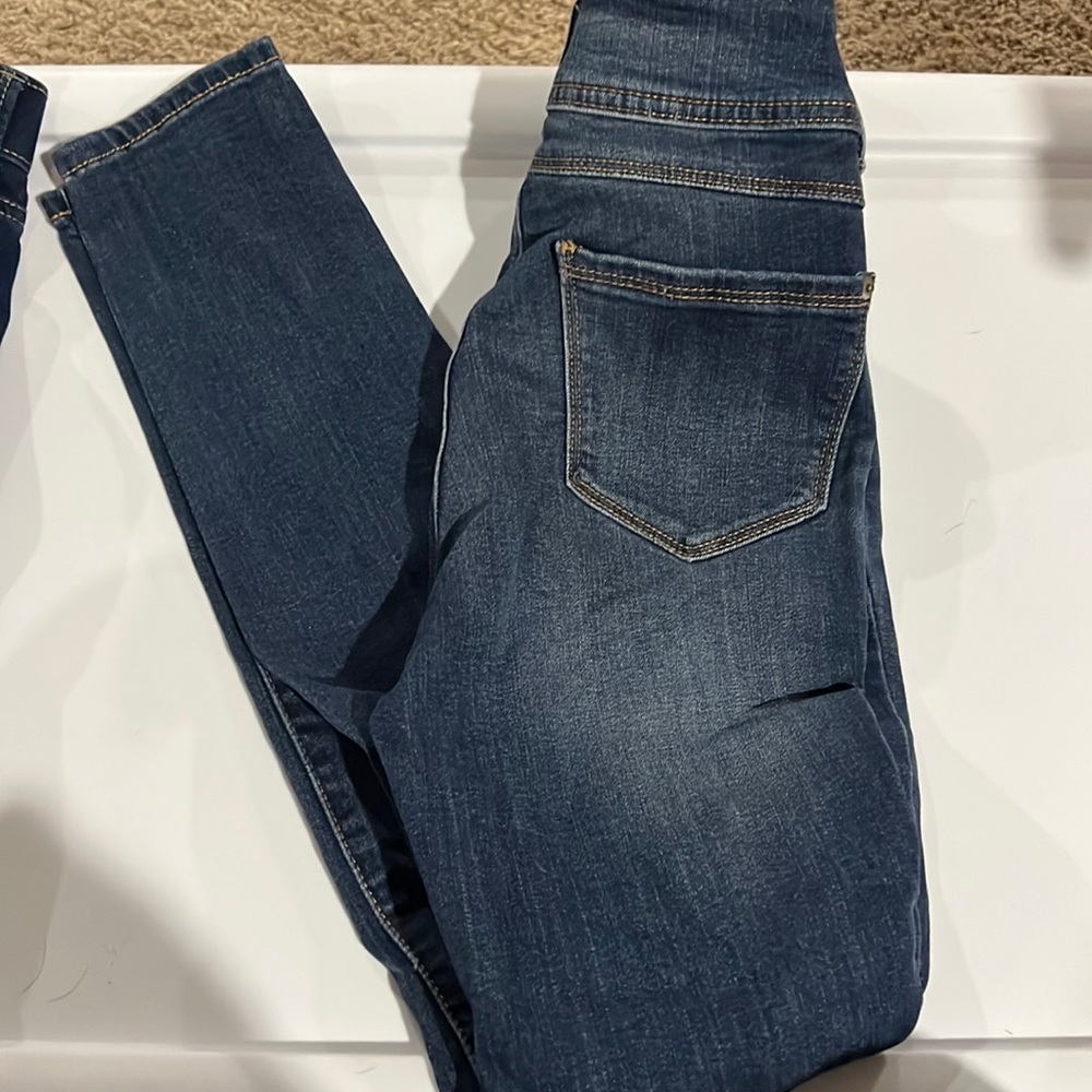 Juniors size 3 skinny jeans. Never worn no tags
